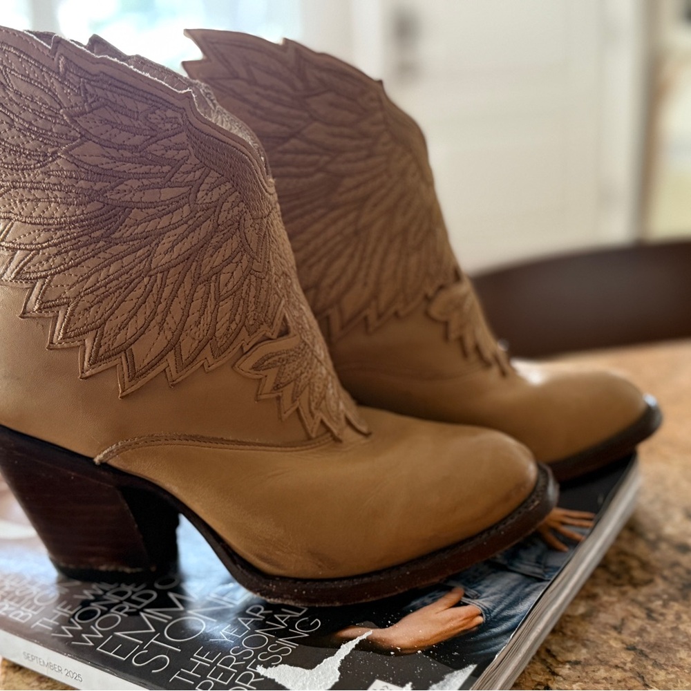 CUSTOM LUCCHESE LEATHER BOOTIES SUPER CUTE